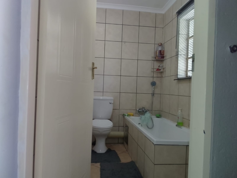 To Let 1 Bedroom Property for Rent in Waterval East North West